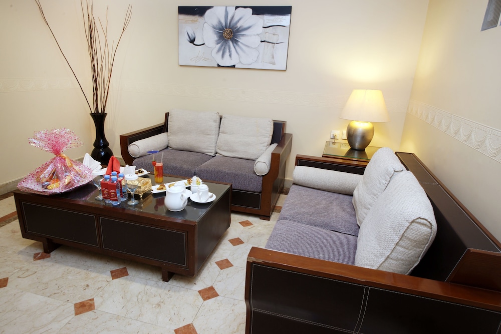 2 Bedrooms, Junior Suite, Studio, 1 King and 1 Single Beds, City View