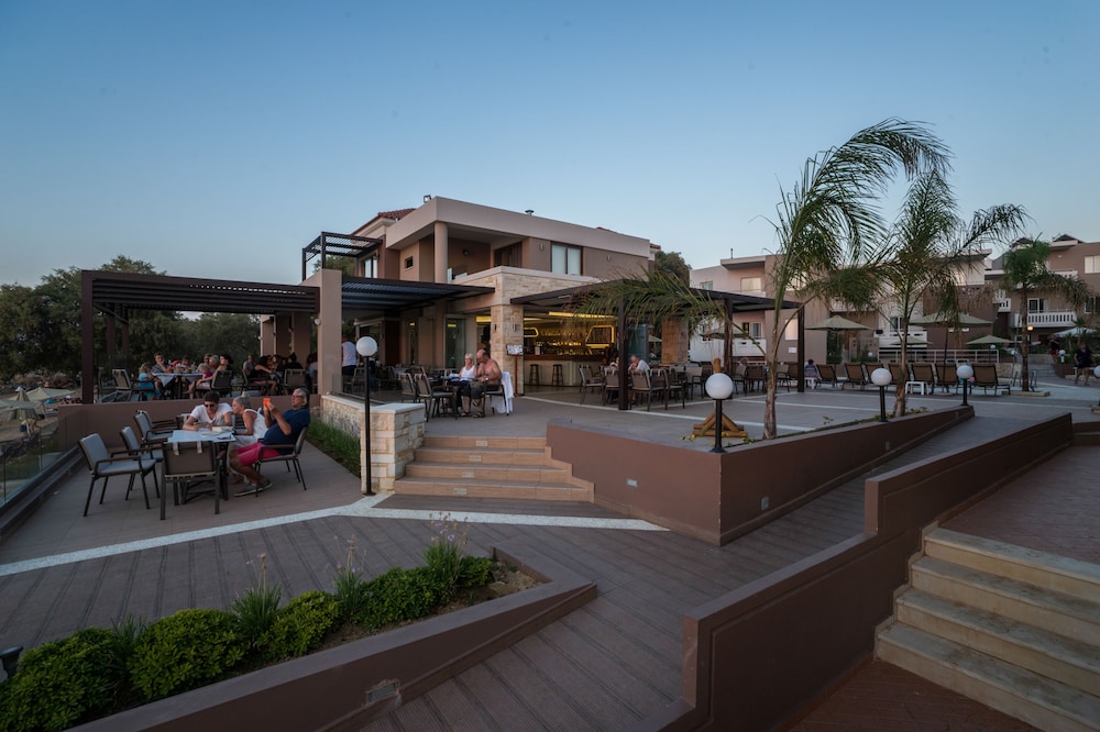 Golden Bay Suites photo3