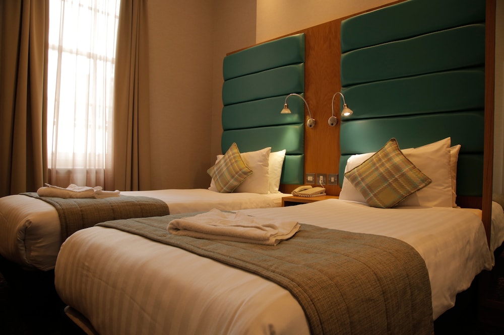ROOM, TWIN BEDS