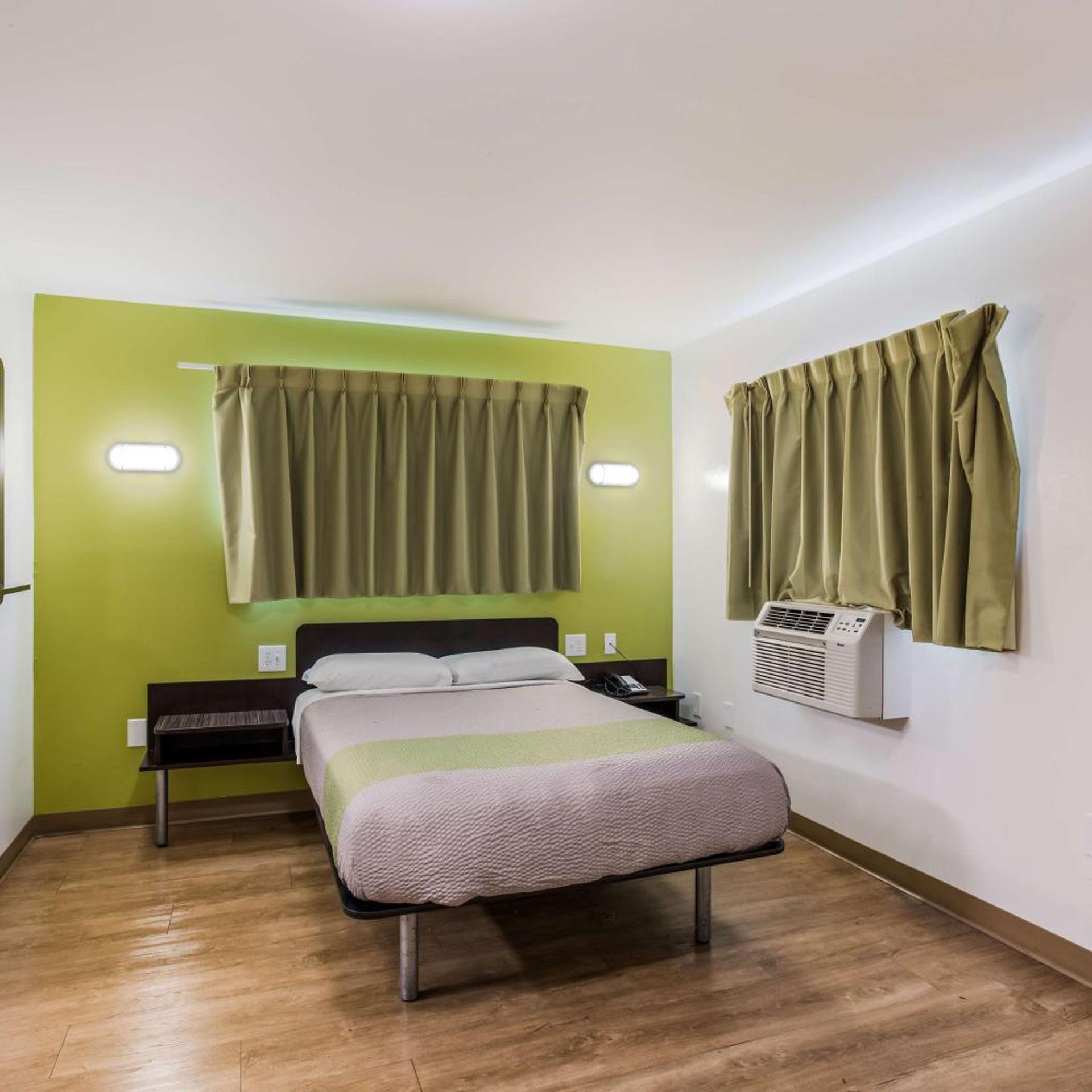 1 Queen Bed - Mobility Accessible Tub Nsmk
