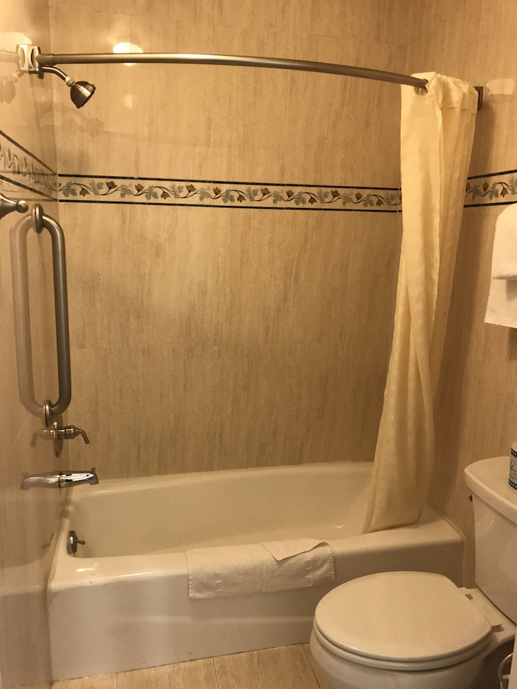 Castaic Inn Near Six Flags Magic Mountain 32/43