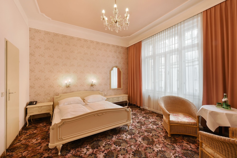 Hotel Pension Baronesse 23/45