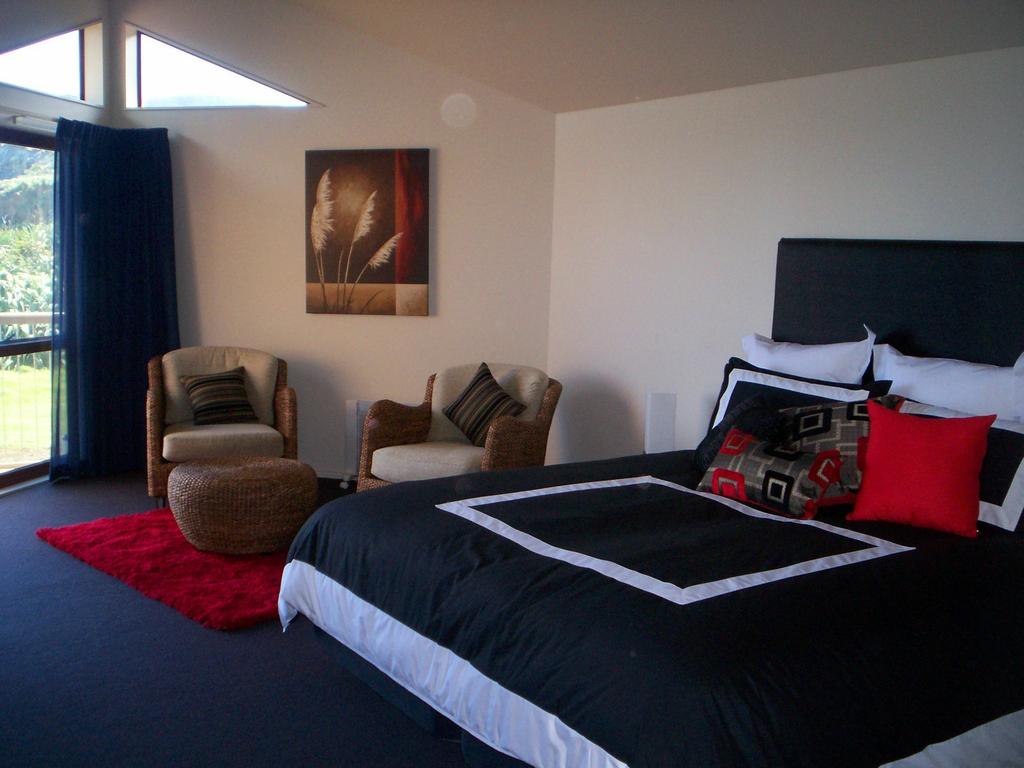 Room at Castaways, Lake Puketi