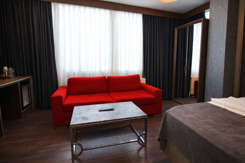 Eagle Palace Suites 39/50