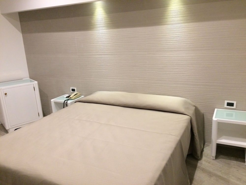 STANDARD, DOUBLE OR TWIN BED