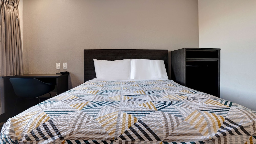 Motel6 Arcata, CA – Cal Poly Humboldt 48/60