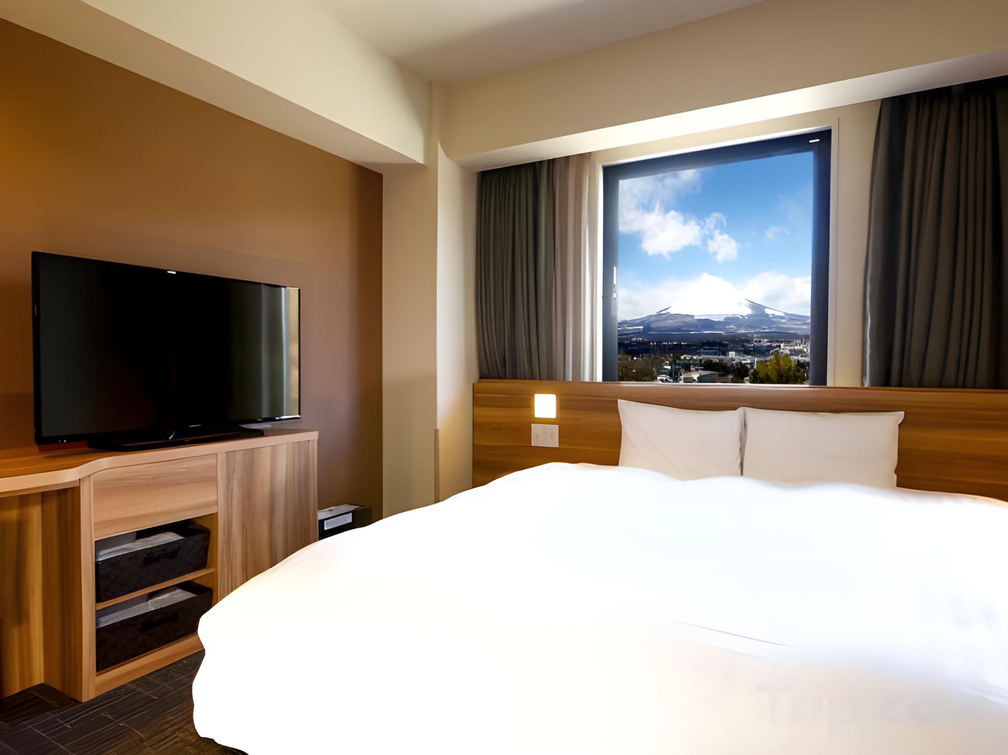 Moderate, King Bed