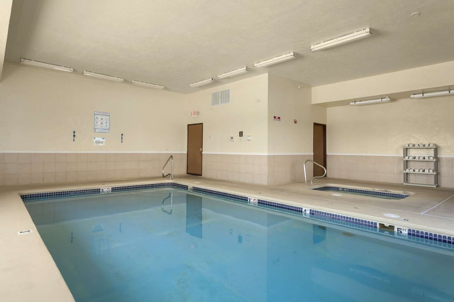 Days Inn By Wyndham Jefferson City 15/24