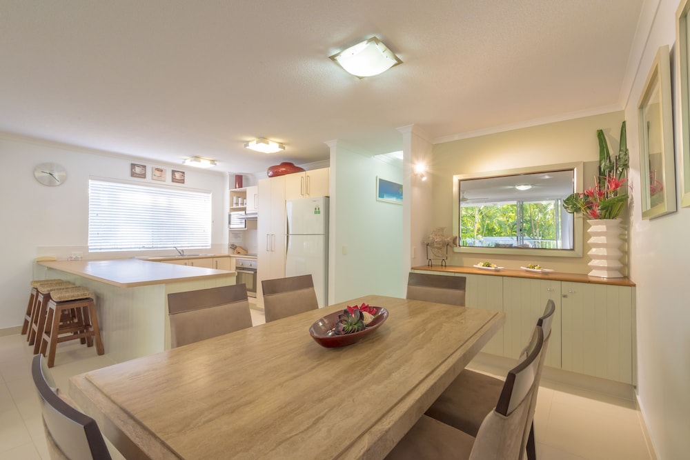 NOOSA OUTRIGGER BEACH RESORT 45/73