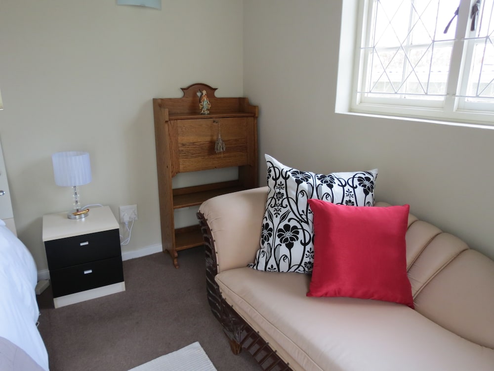 AppleBee Guest Cottages 30/50