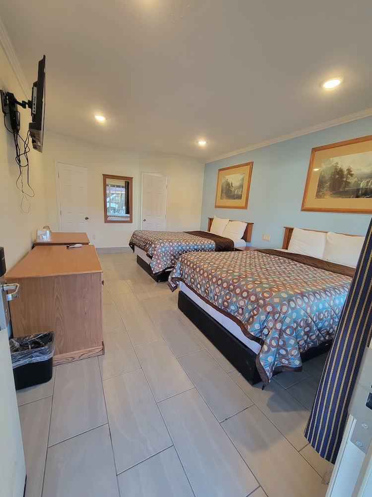 Townhouse Motel 27/57