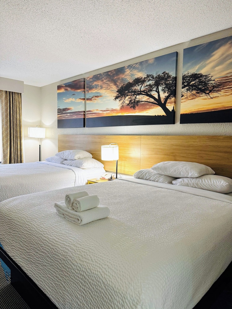 Days Inn by Wyndham Newnan 25/43