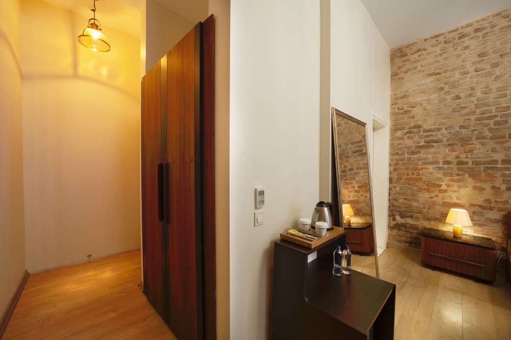 NINE ISTANBUL HOTEL 49/50