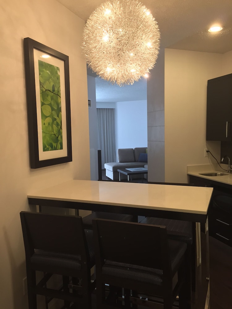 The Hollis Halifax A Doubletree Suites By Hilton Hotel 37/38