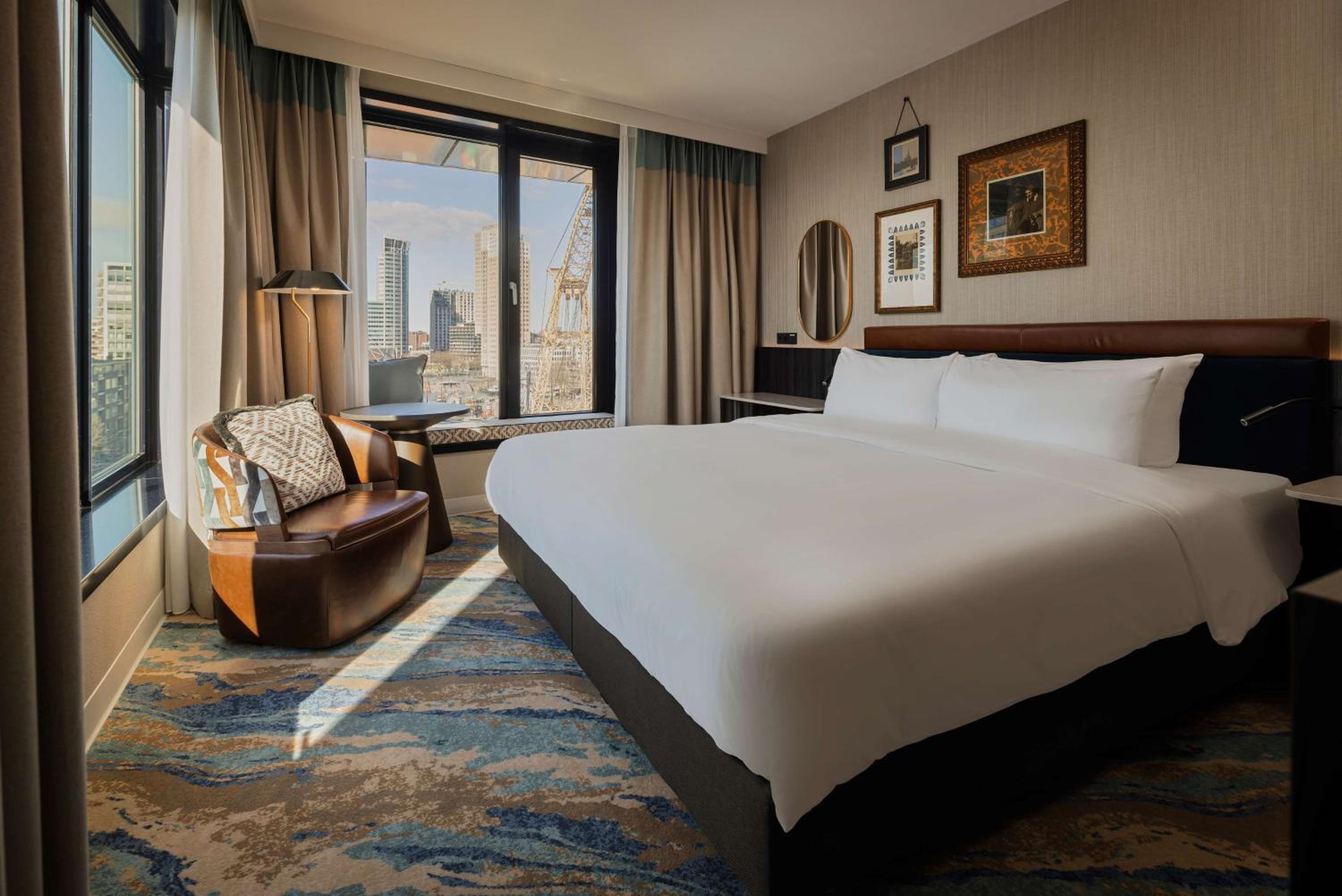 SUPERIOR, KING BED