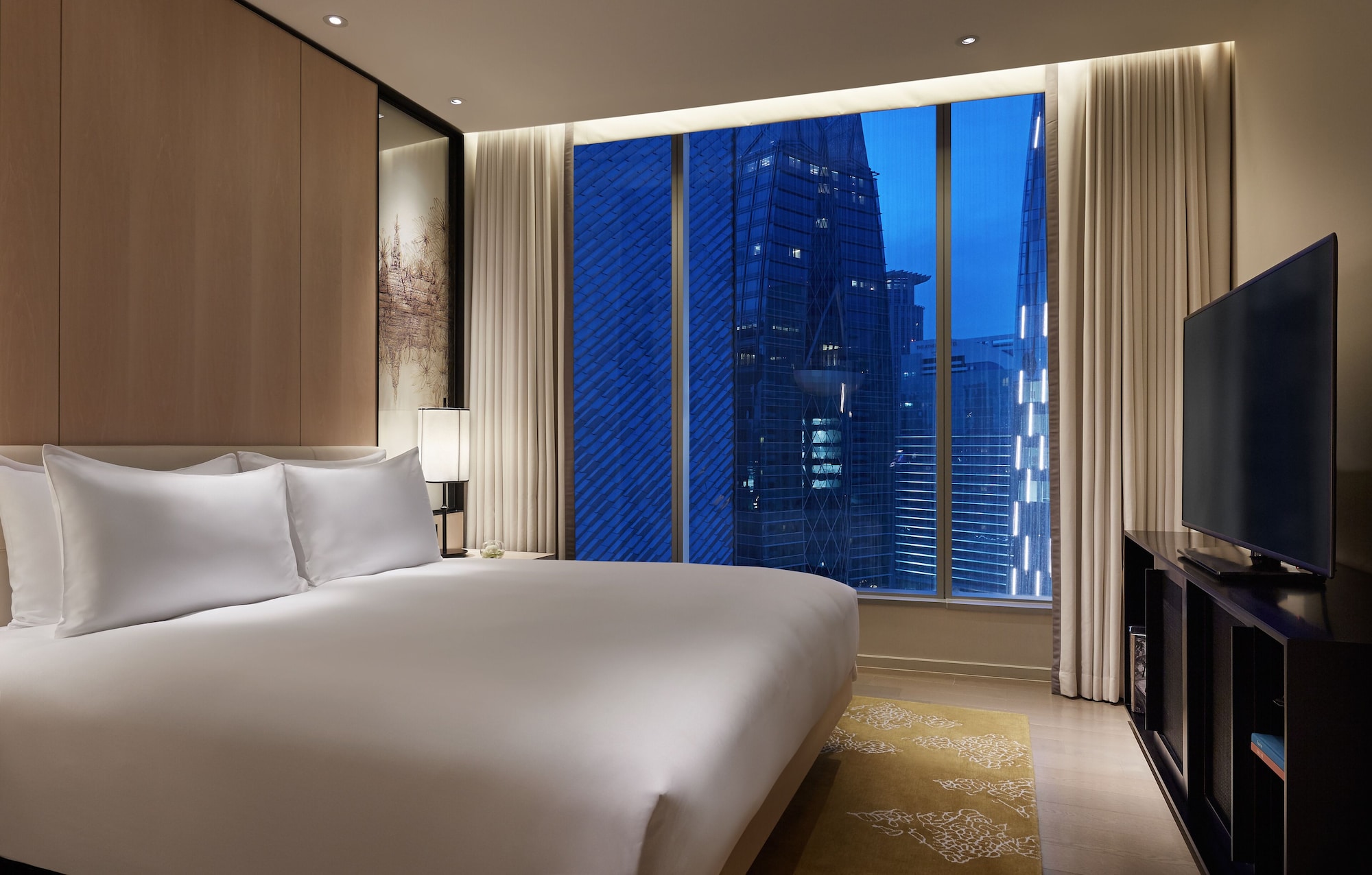 ROOM, KING BED, CORNER