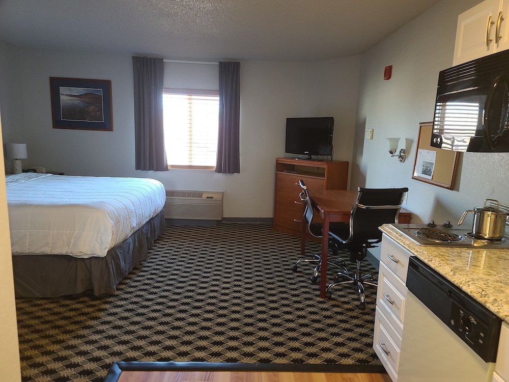 MCM Elegante Suites 13/37