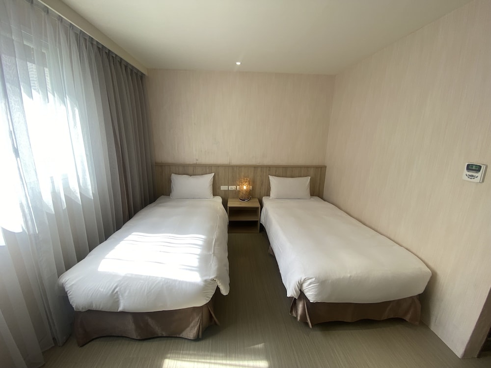 DELUXE, TWIN BEDS