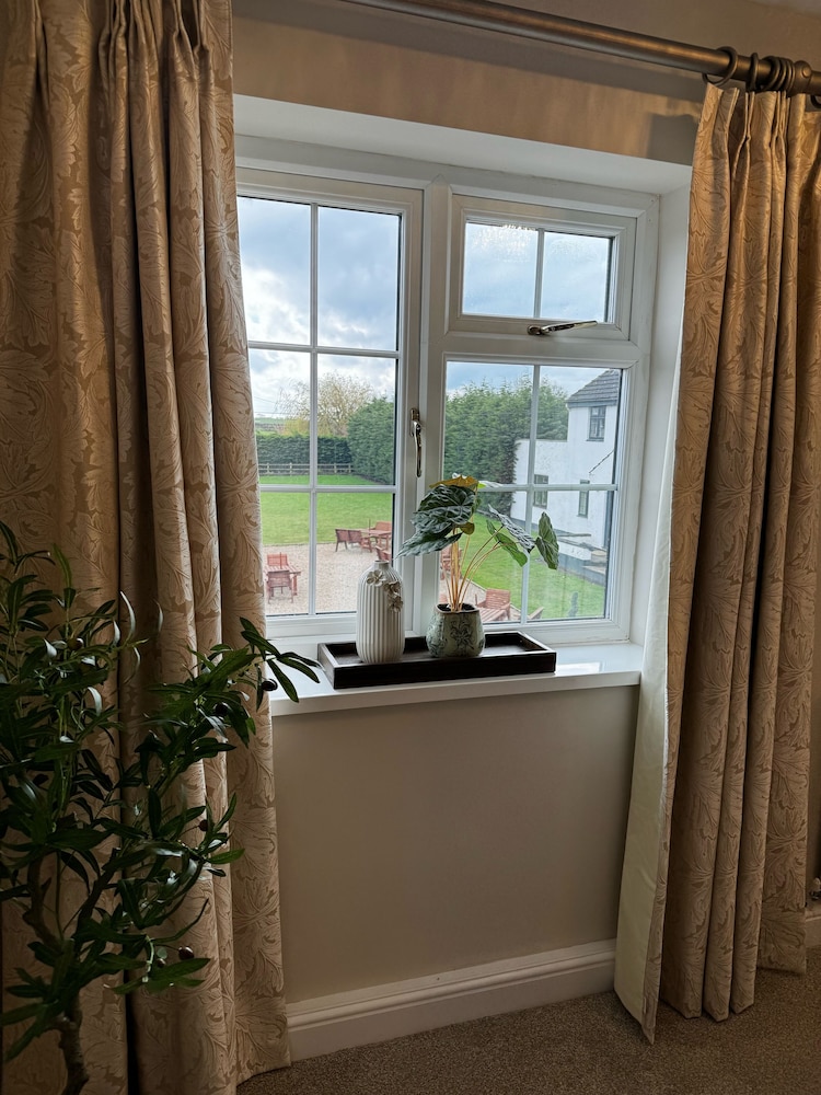The Chequers Inn 1/50