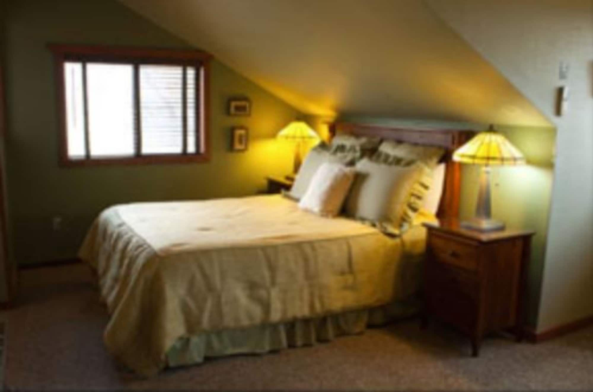 Sky, Guest Room, Standard, Queen Bed