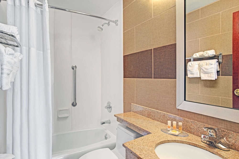 Days Inn by Wyndham Brooklyn 17/40