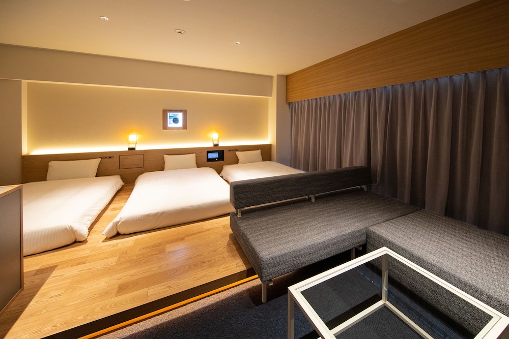 3 BEDROOMS, DELUXE, TRIPLE