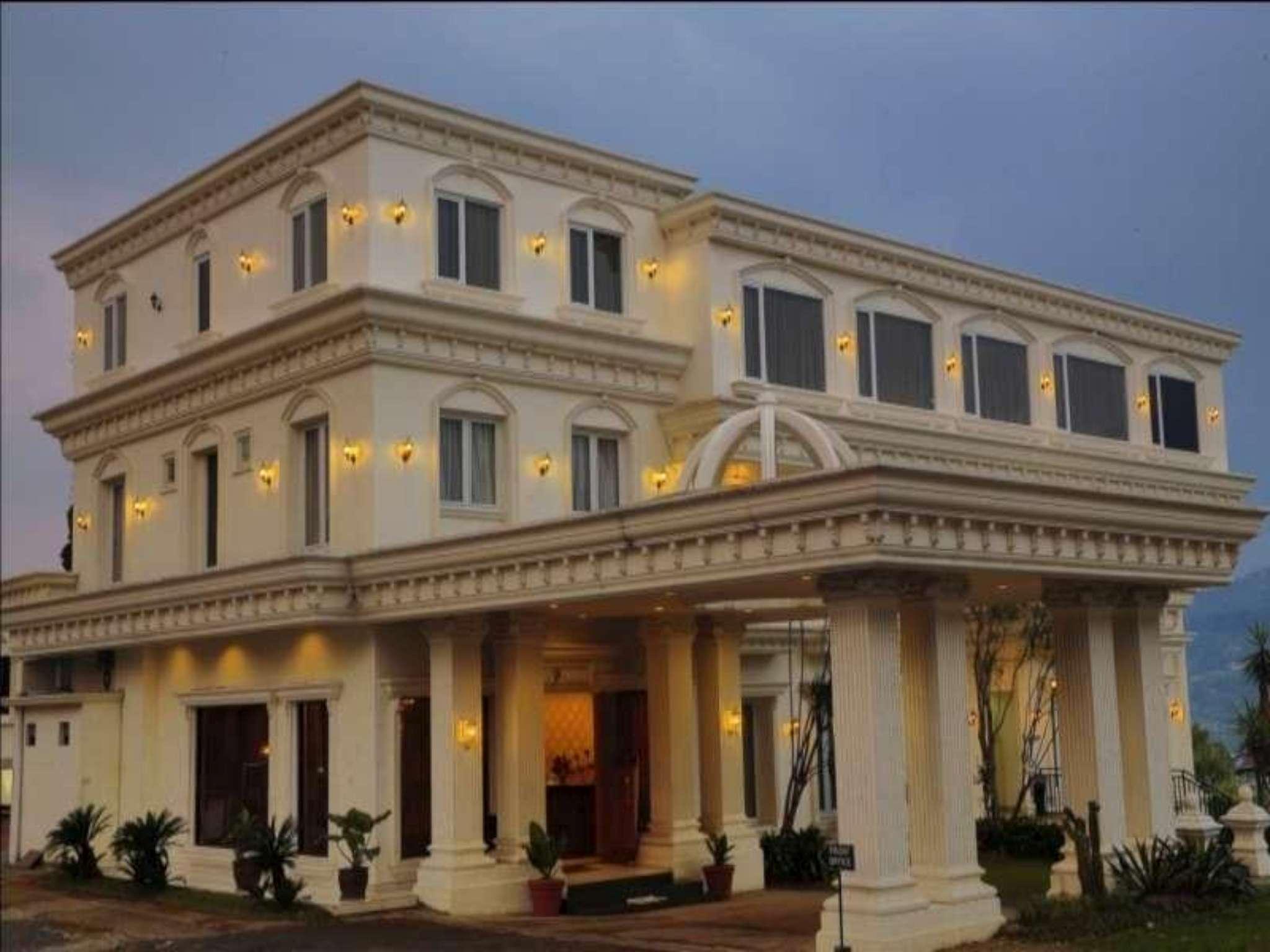 Rizen Premiere Hotel 3/28