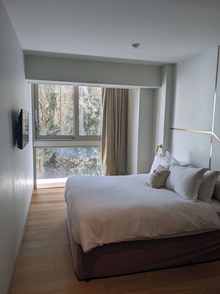 ROOM, DOUBLE BED