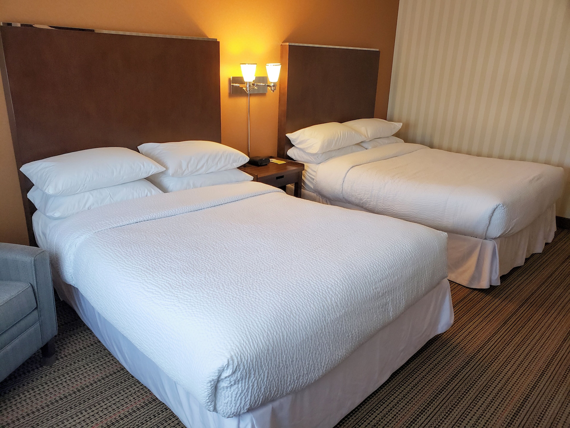 جناح سوبيريور بسريرين كوين مع أريكة، Four Points By Sheraton Prince George 6/8