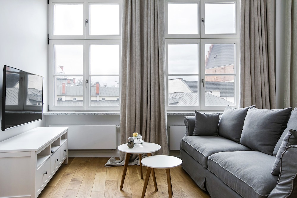 Luxury Mint Apartments Main Square 33/50