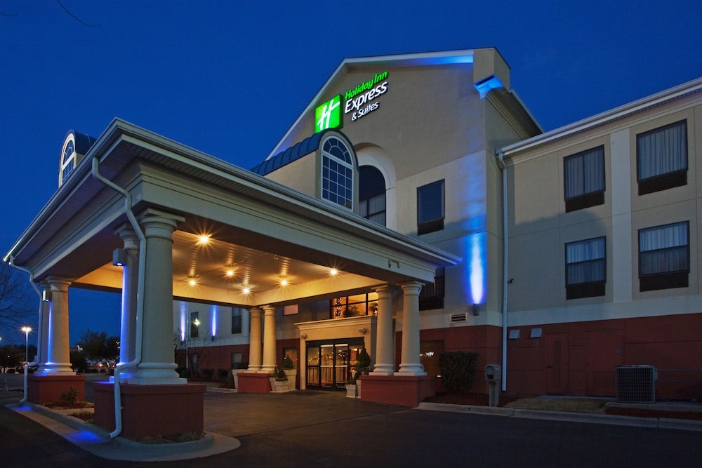 Holiday Inn Express Hotel Suites Laurinburg 4/40