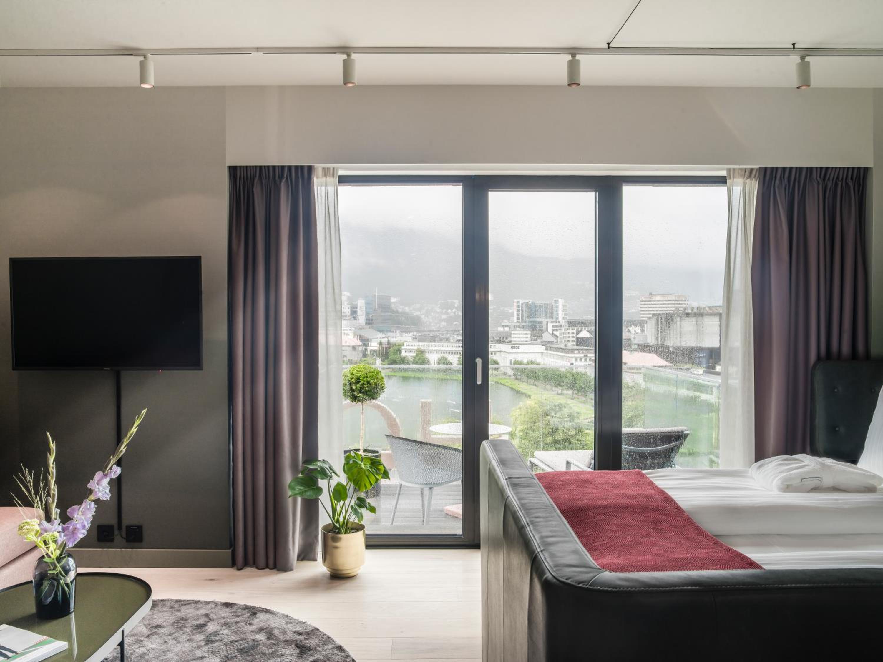 Master, Suite, Lake View, Balcony