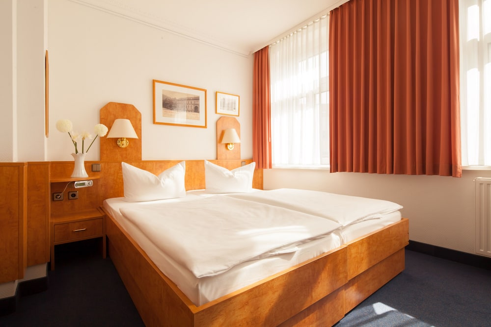 غرفة قياسية بسرير مزدوج بإطلالة على المدينة، Hotel Kastanienhof Berlin 3/8