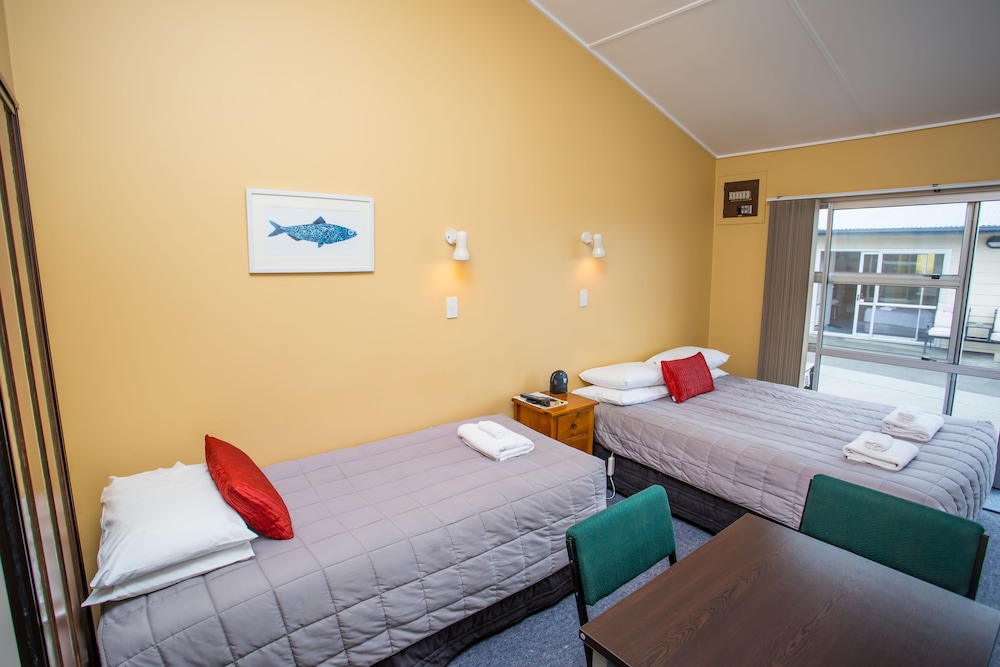 Homestead Lodge Motel 6/50