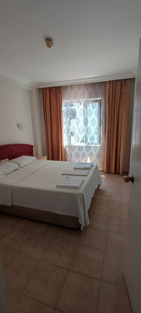Basil's Apart Hotel 15/51