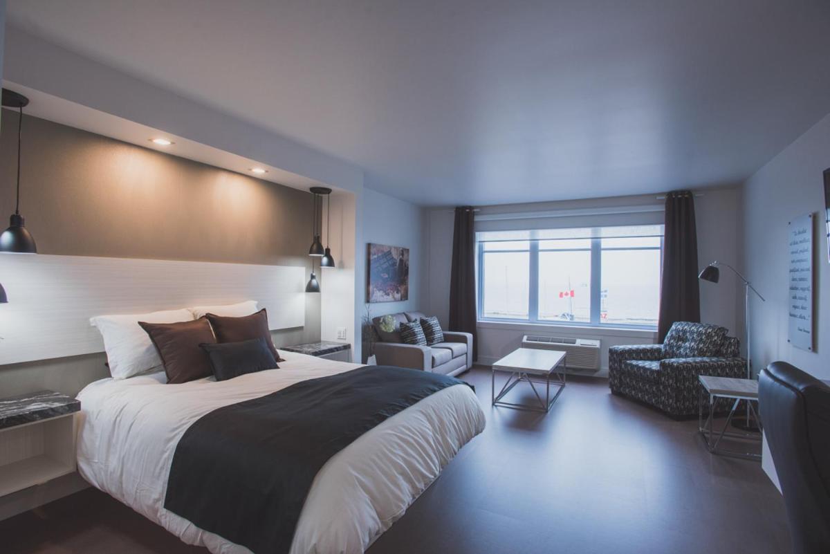 Suite, Lake View