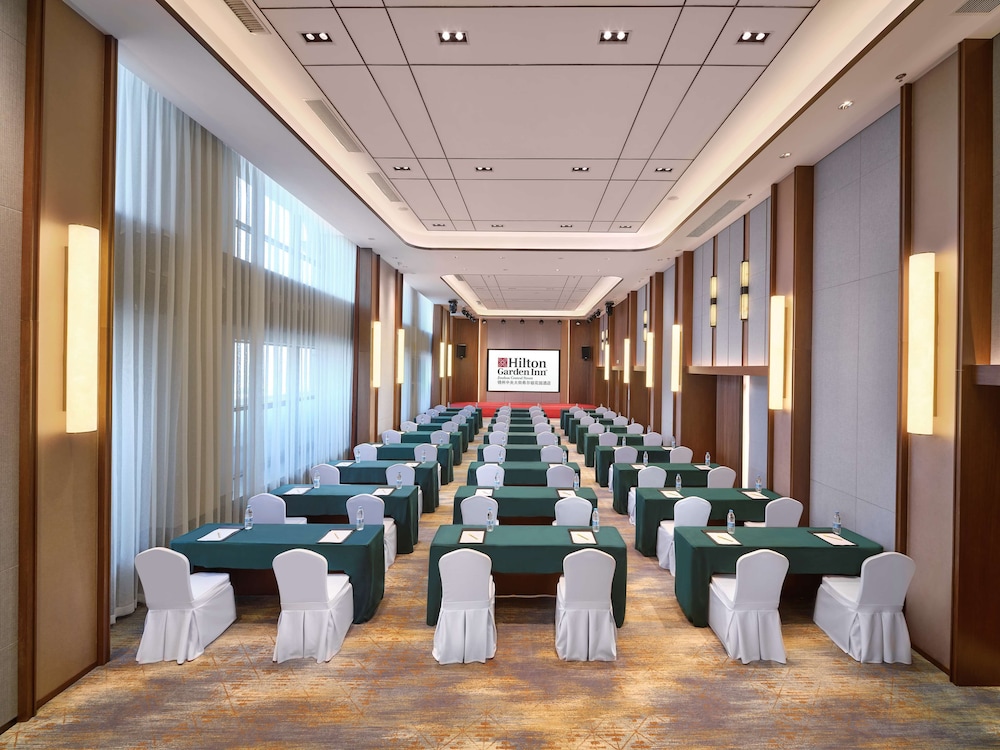 Hilton Garden Inn Jinzhou Central Street 42/44