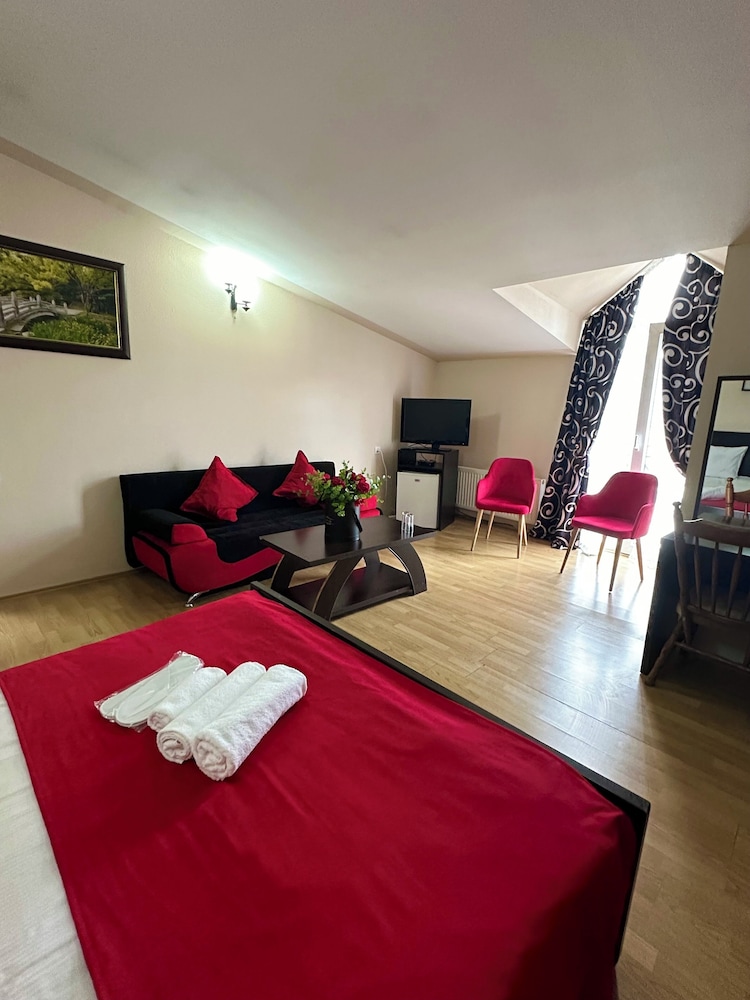 suite, balcony