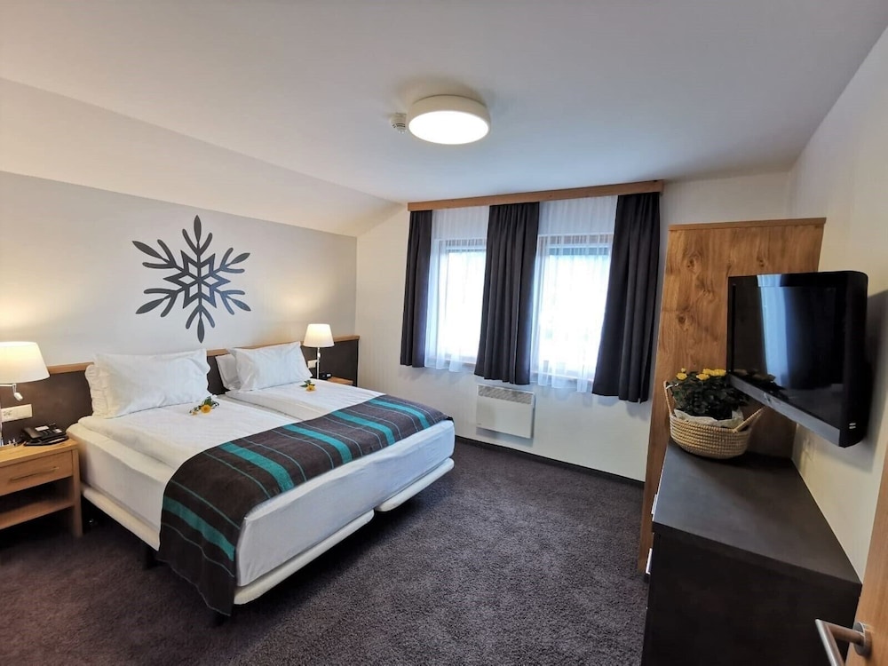 Alpine Club Resort 37/78