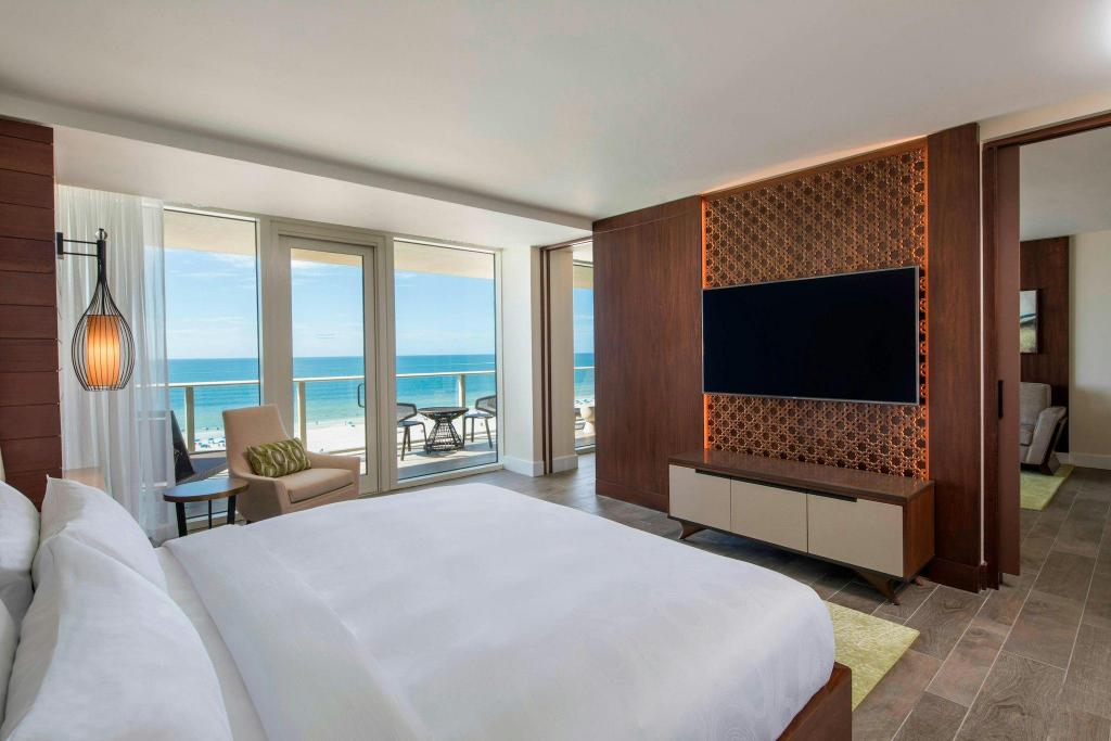 Plus, Suite, King Bed, Gulf Front, Balcony