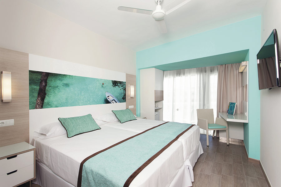 ROOM, DOUBLE BED