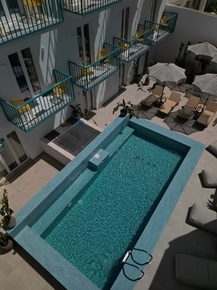 Play Paros, a member of Brown Hotels 44/62