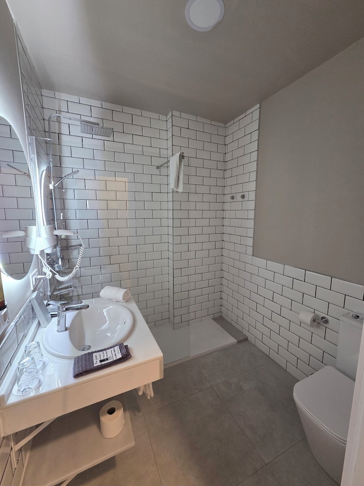 غرفة قياسية بسرير كوين، Hotel Boutique Convento Cádiz 6/8
