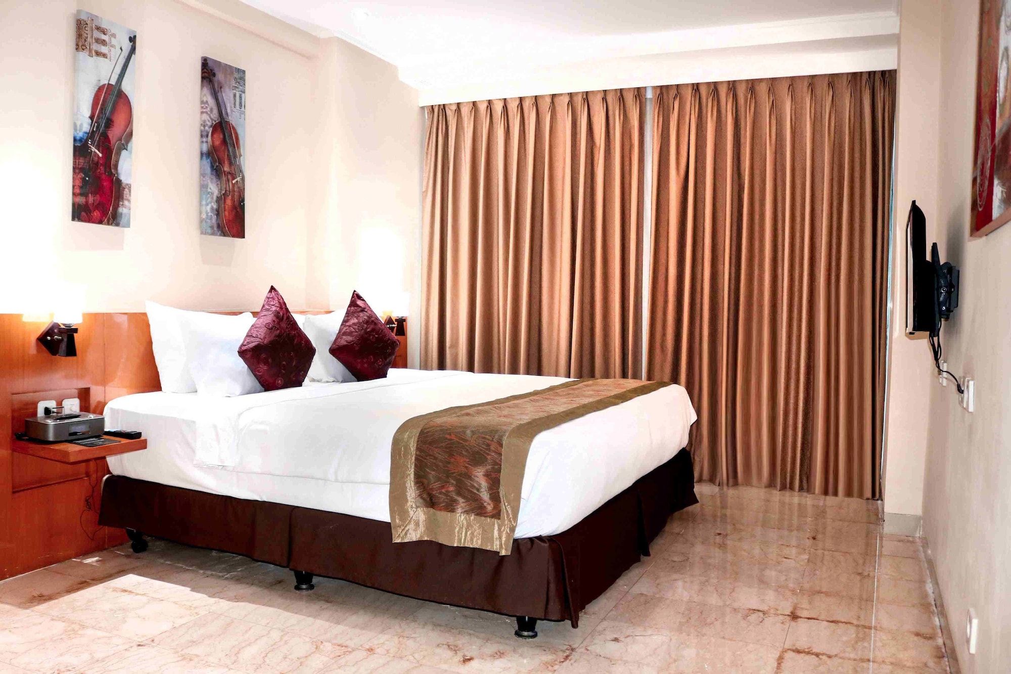 EXECUTIVE, SUITE
