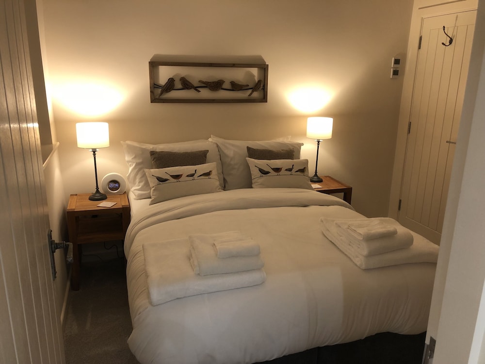 Camerton Inn Cottage 4/24