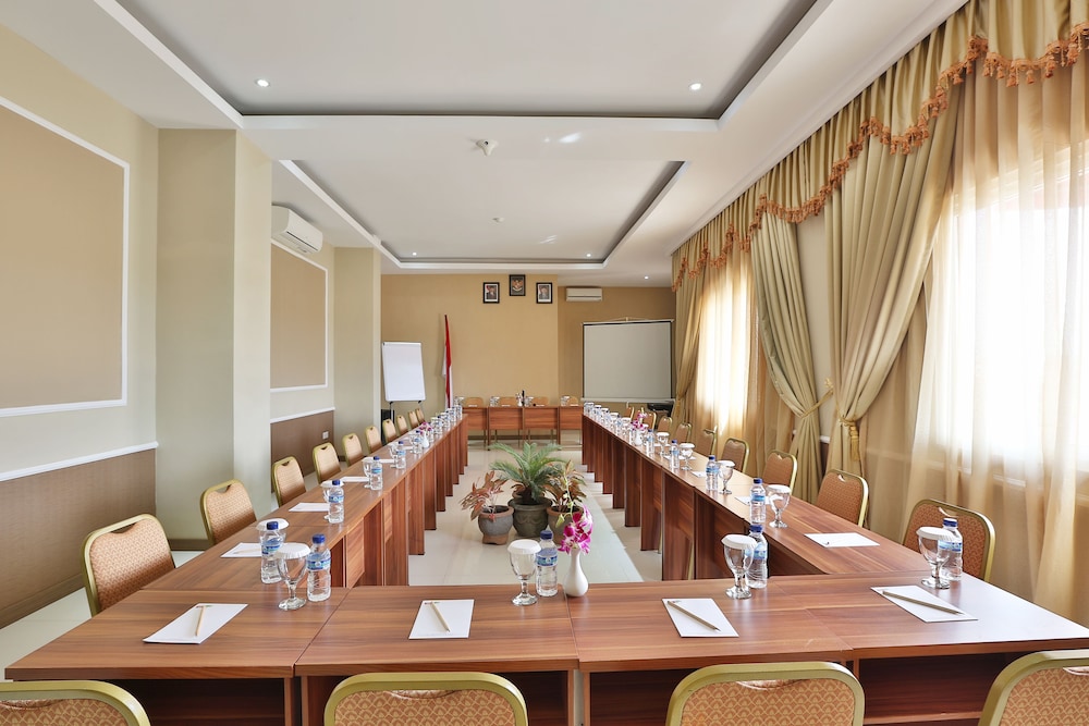 Rivavi Hotel 53/65