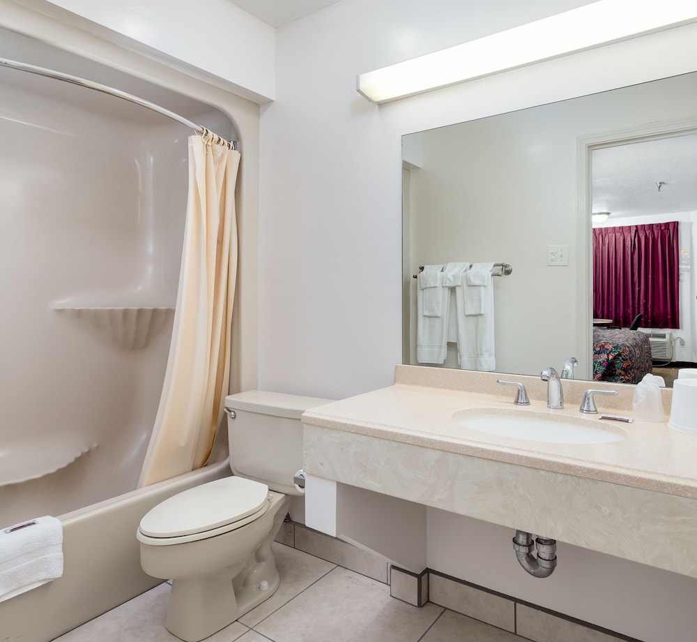 Room at Contempra Inn, KENNER - LA