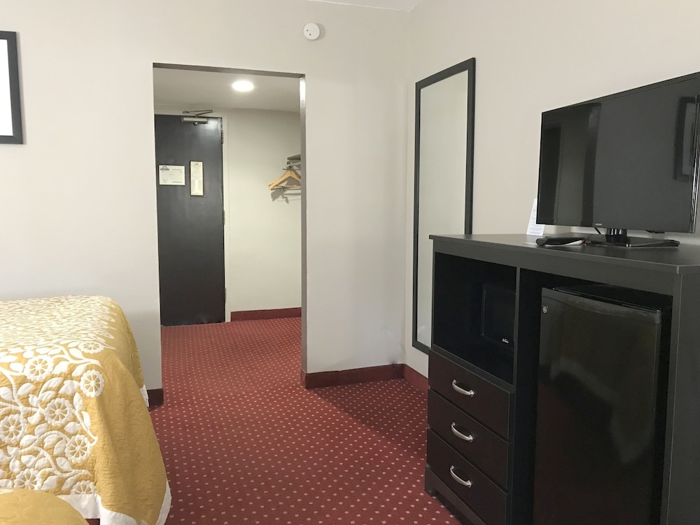 Days Inn By Wyndham Livonia - Detroit 34/59