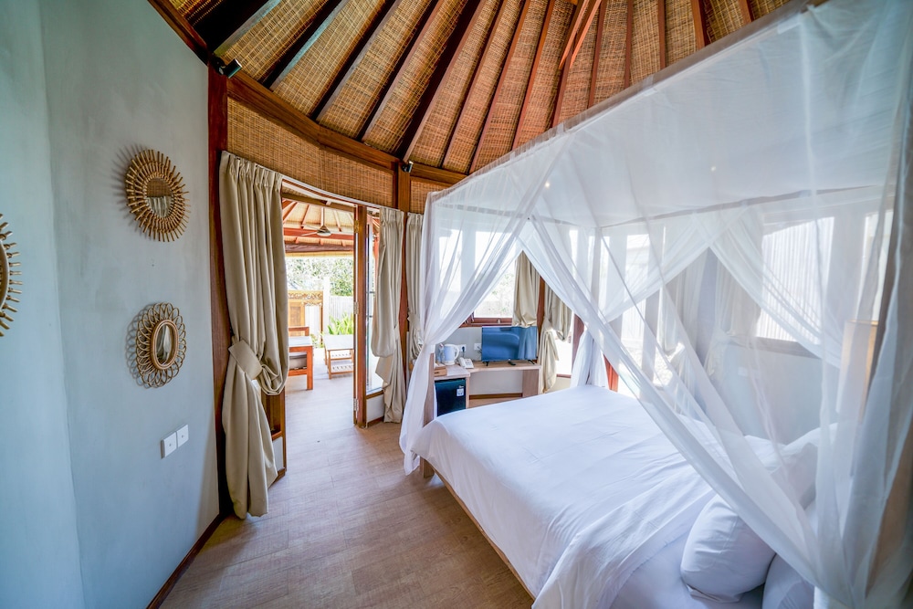Blue Lagoon Avia Villas 9/50