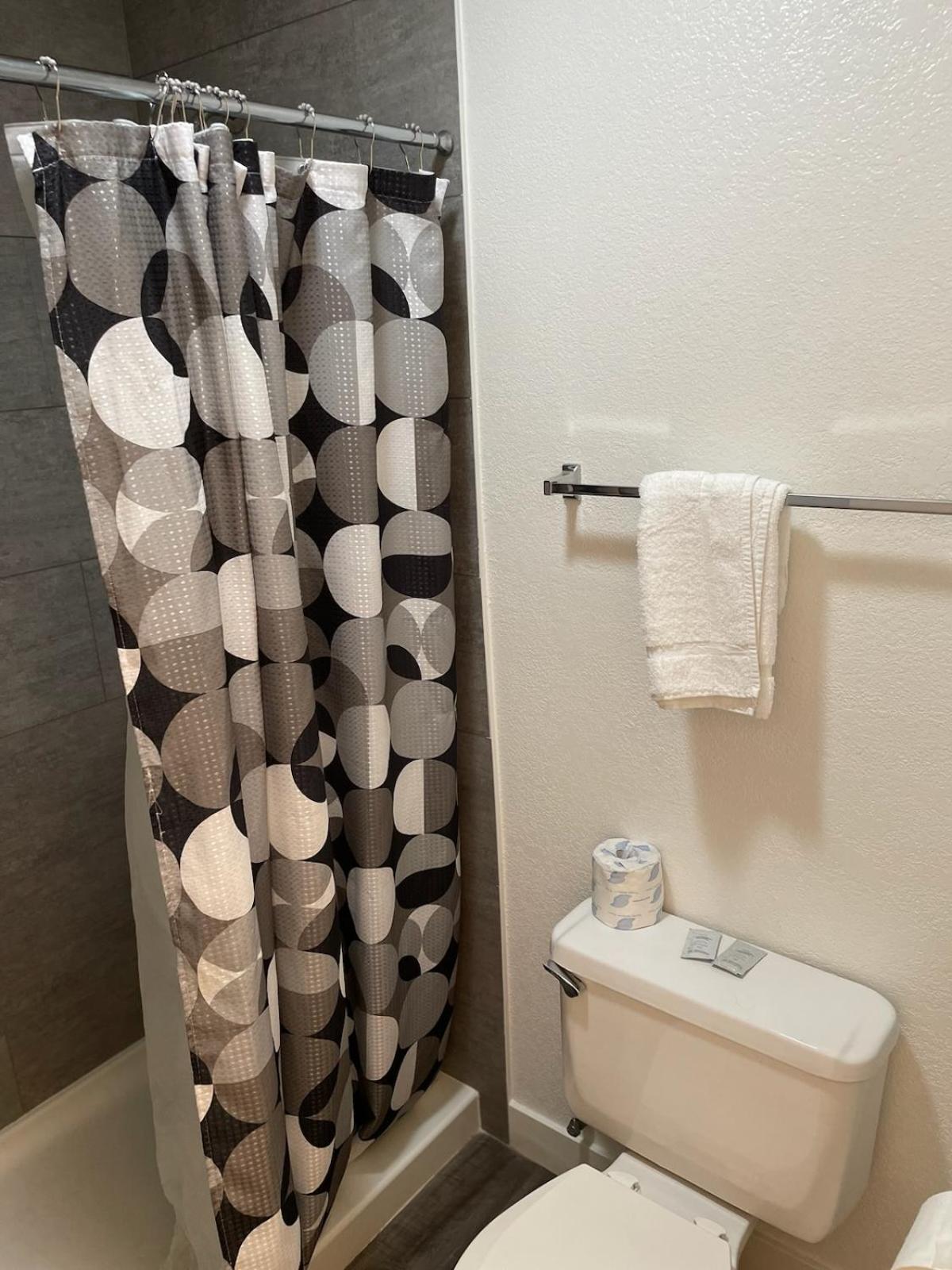 Premier Inns Thousand Oaks 32/32